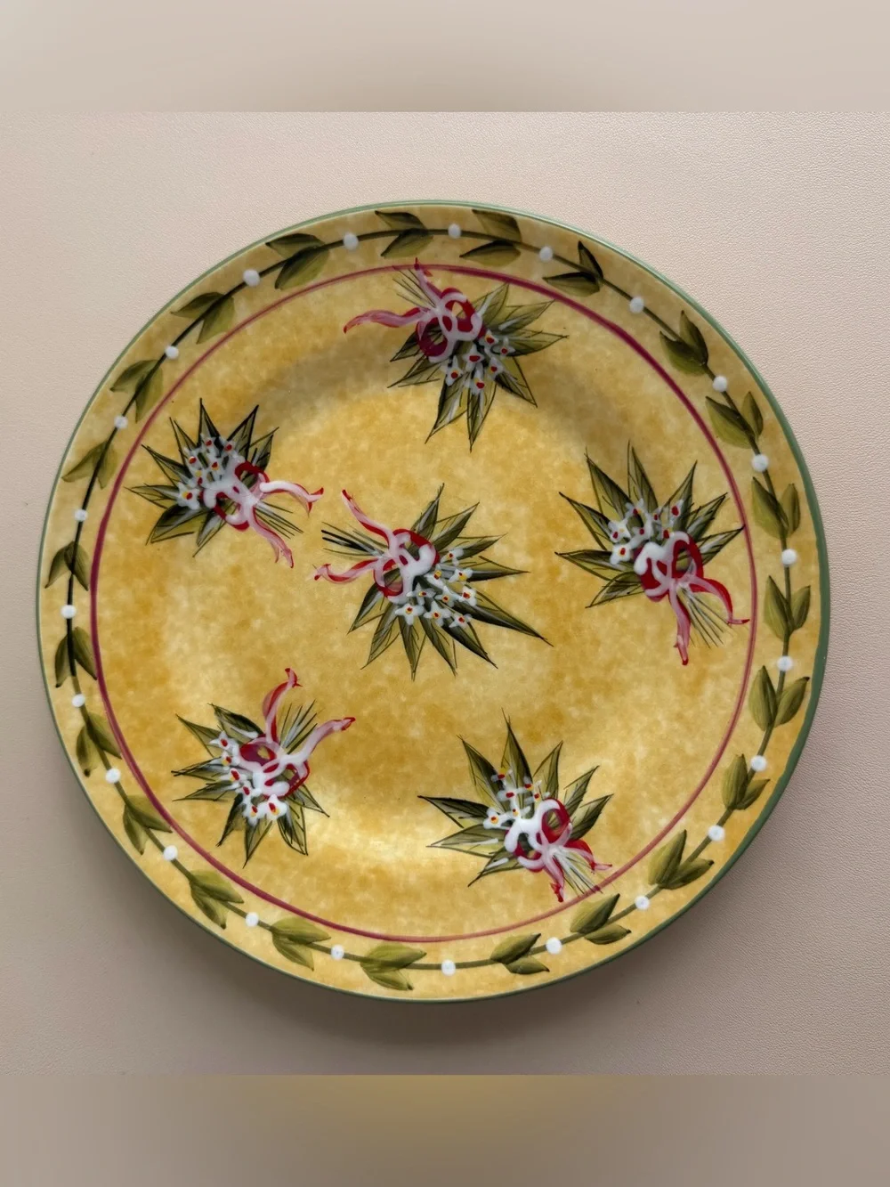 Retired Yankee Candle Christmas Holiday Plate 7.5” Berries & Bows